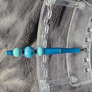 HANDMADE DECORATIVE SNOWFLAKE PEN. Includes pouch.